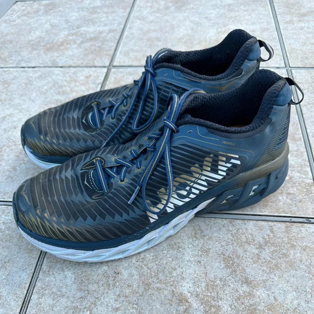 HOKA ONE ONE - M ARAHI MIDNIGHT NAVY/METALLIC GOLD